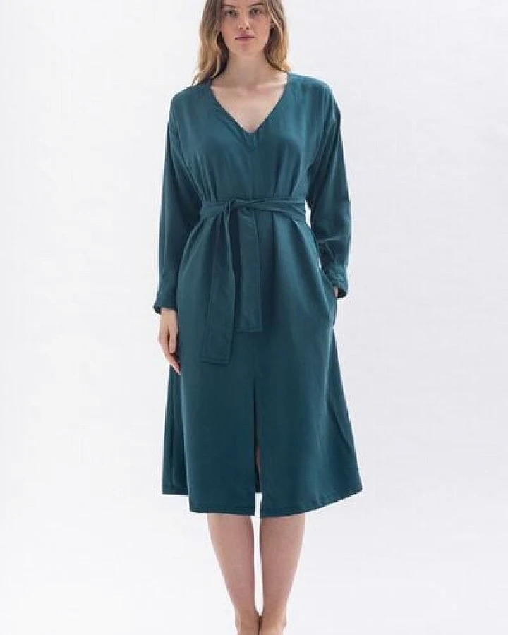 Studio Hertzberg Midikleid *CO-CCOO* mit V-Ausschnitt aus 100% Tencel