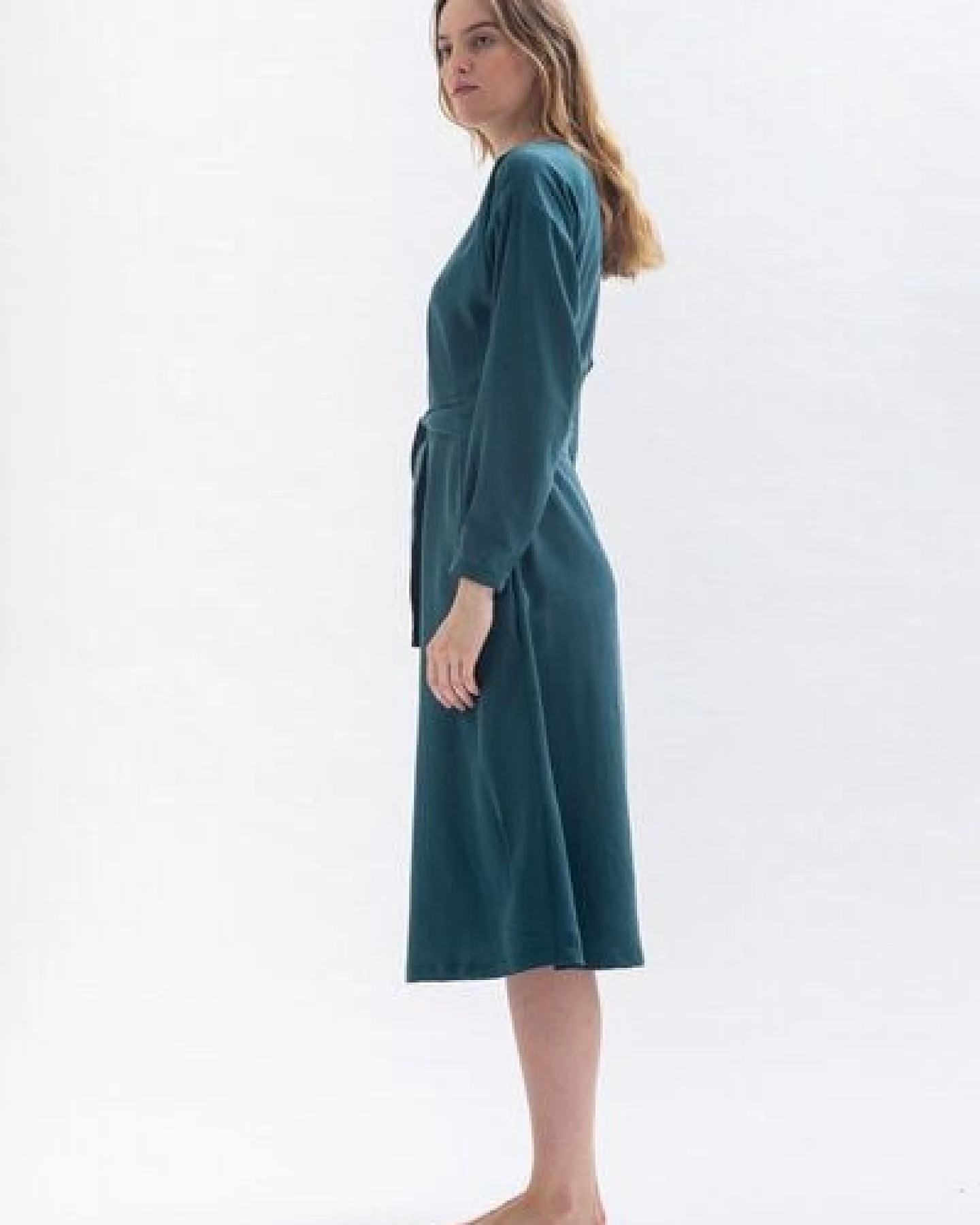 Studio Hertzberg Midikleid *CO-CCOO* mit V-Ausschnitt aus 100% Tencel – Ansicht 2
