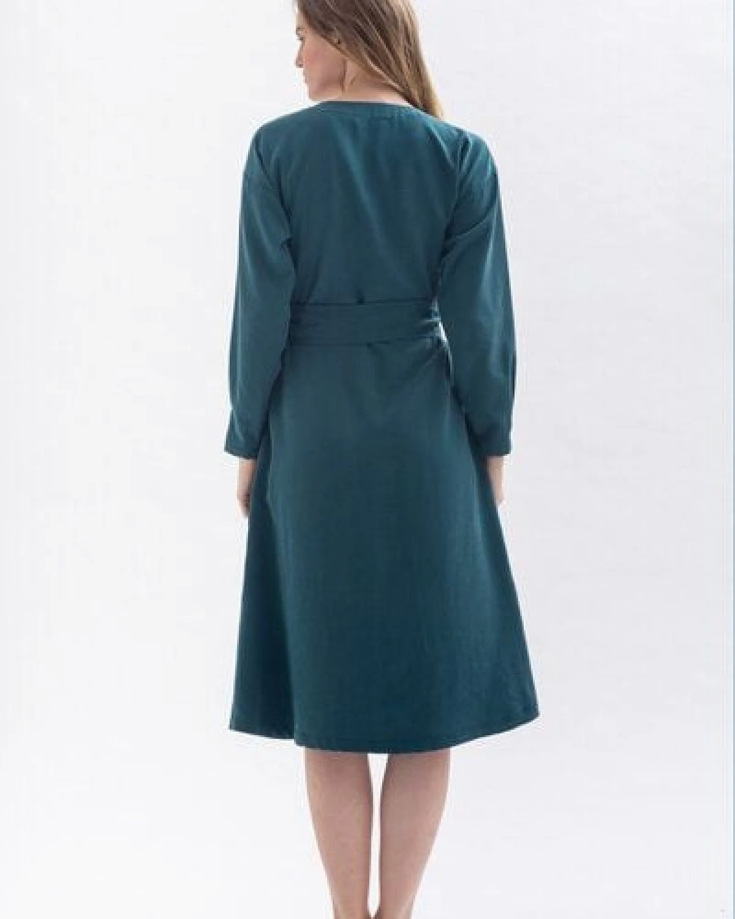 Studio Hertzberg Midikleid *CO-CCOO* mit V-Ausschnitt aus 100% Tencel – Ansicht 3