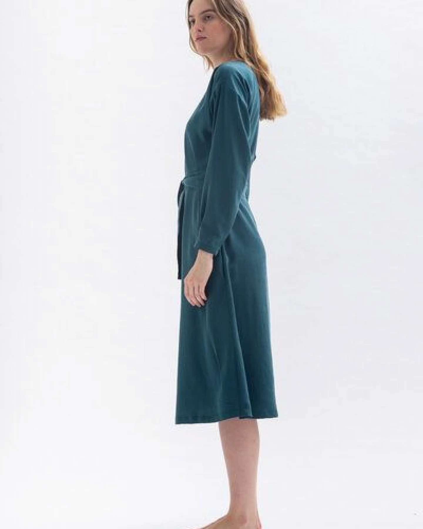 Studio Hertzberg Midikleid *CO-CCOO* mit V-Ausschnitt aus 100% Tencel – Ansicht 2