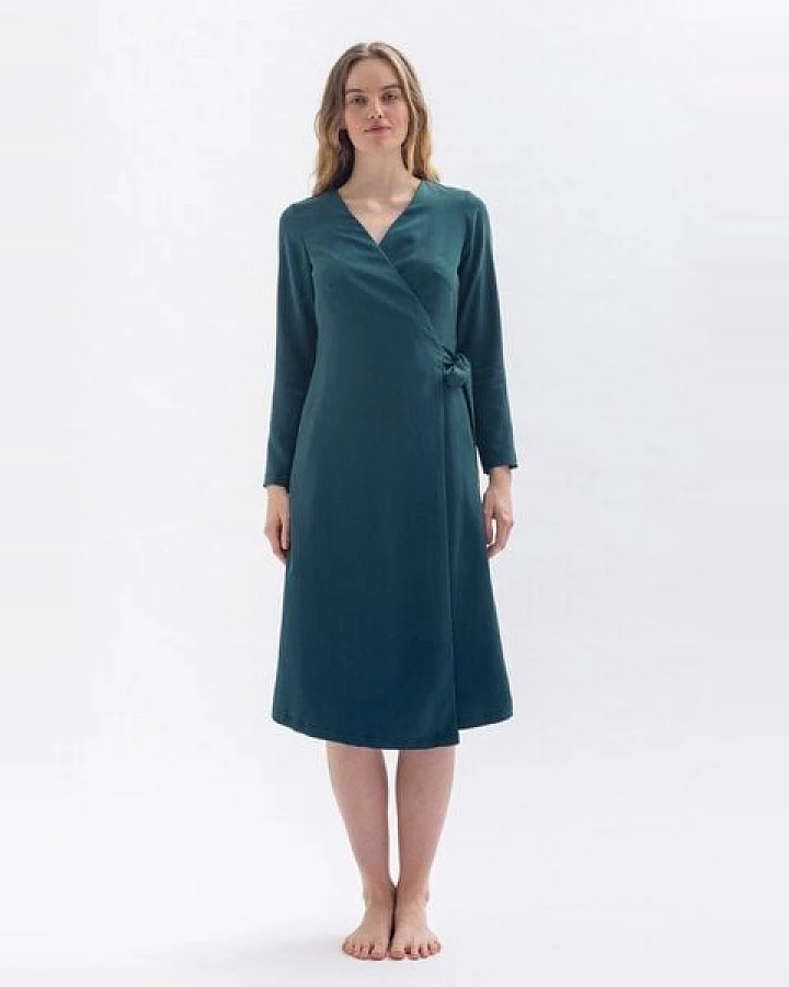 Studio Hertzberg Minimalistisches Wickelkleid *MA-LAA* aus 100% Tencel in blau oder petrolgrün