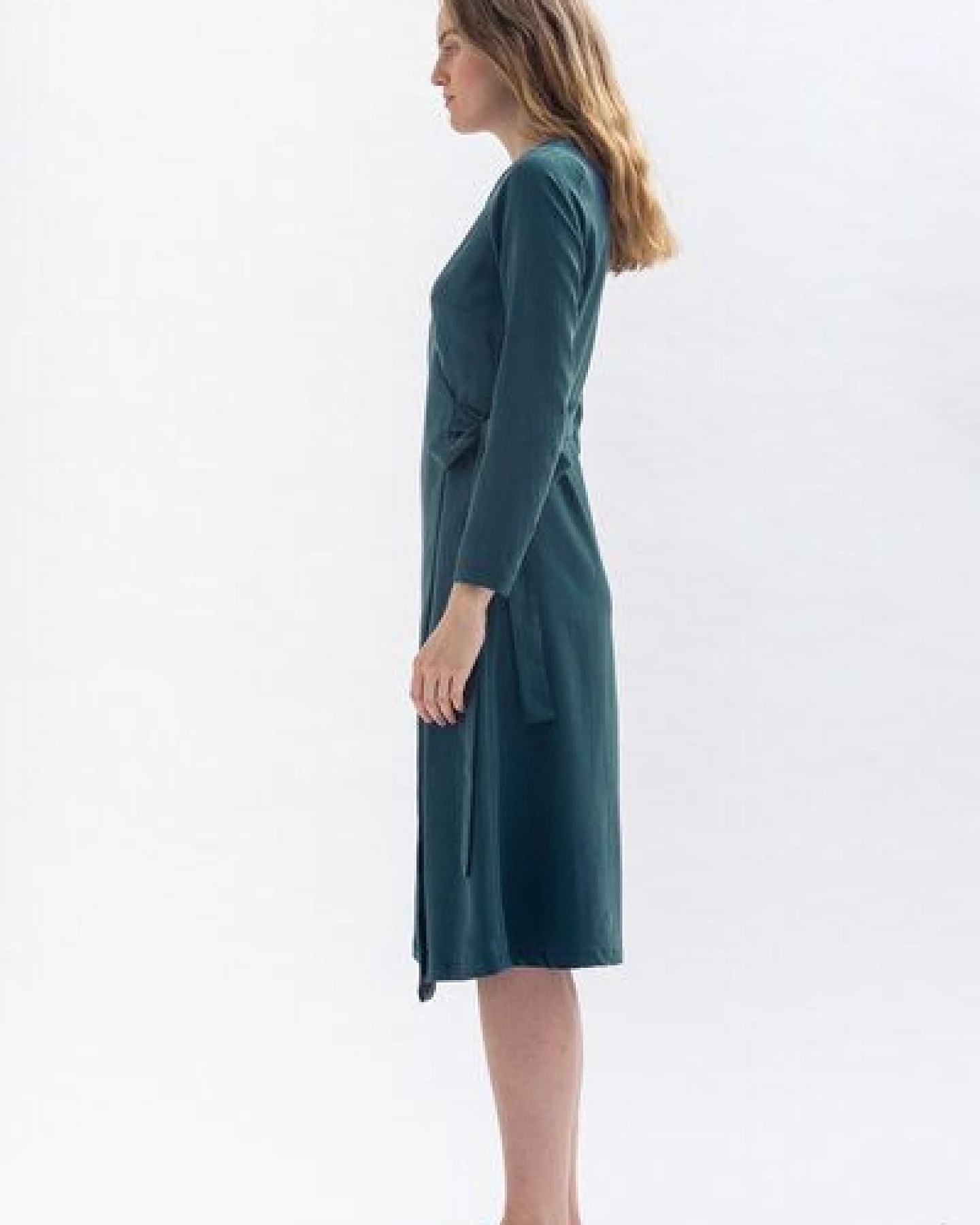 Studio Hertzberg Minimalistisches Wickelkleid *MA-LAA* aus 100% Tencel in blau oder petrolgrün – Ansicht 2