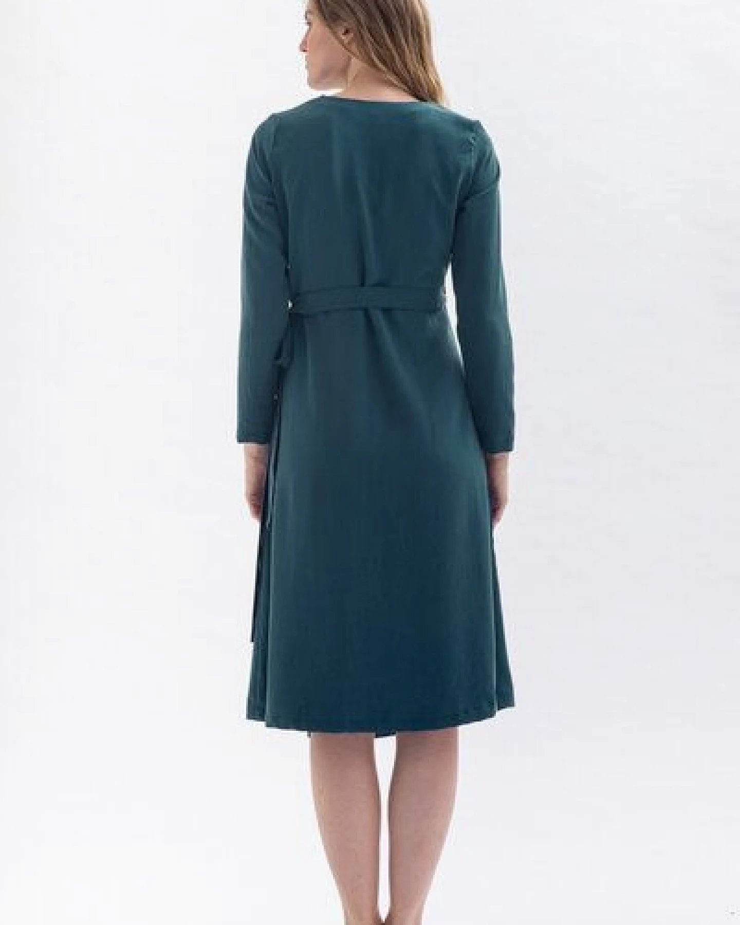 Studio Hertzberg Minimalistisches Wickelkleid *MA-LAA* aus 100% Tencel in blau oder petrolgrün – Ansicht 3