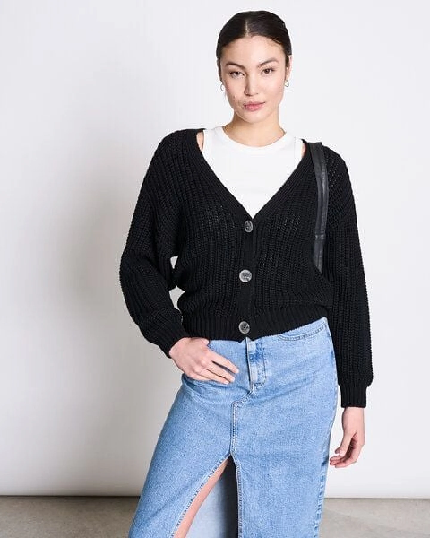 JAN N JUNE V-Ausschnitt Strickjacke LENA aus Baumwolle GOTS – Ansicht 4