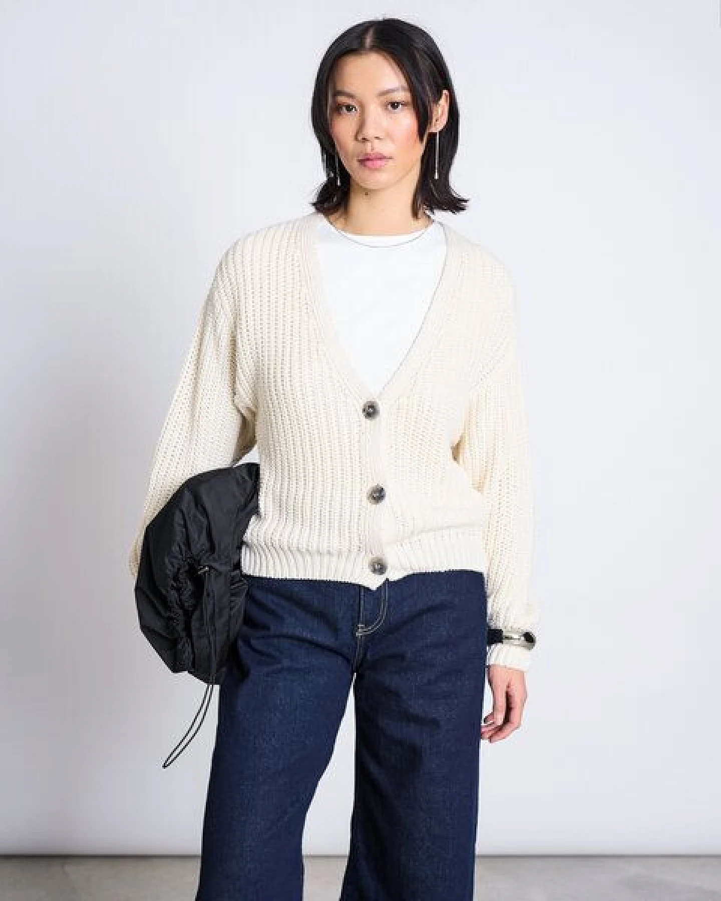 JAN N JUNE V-Ausschnitt Strickjacke LENA aus Baumwolle GOTS – Ansicht 2