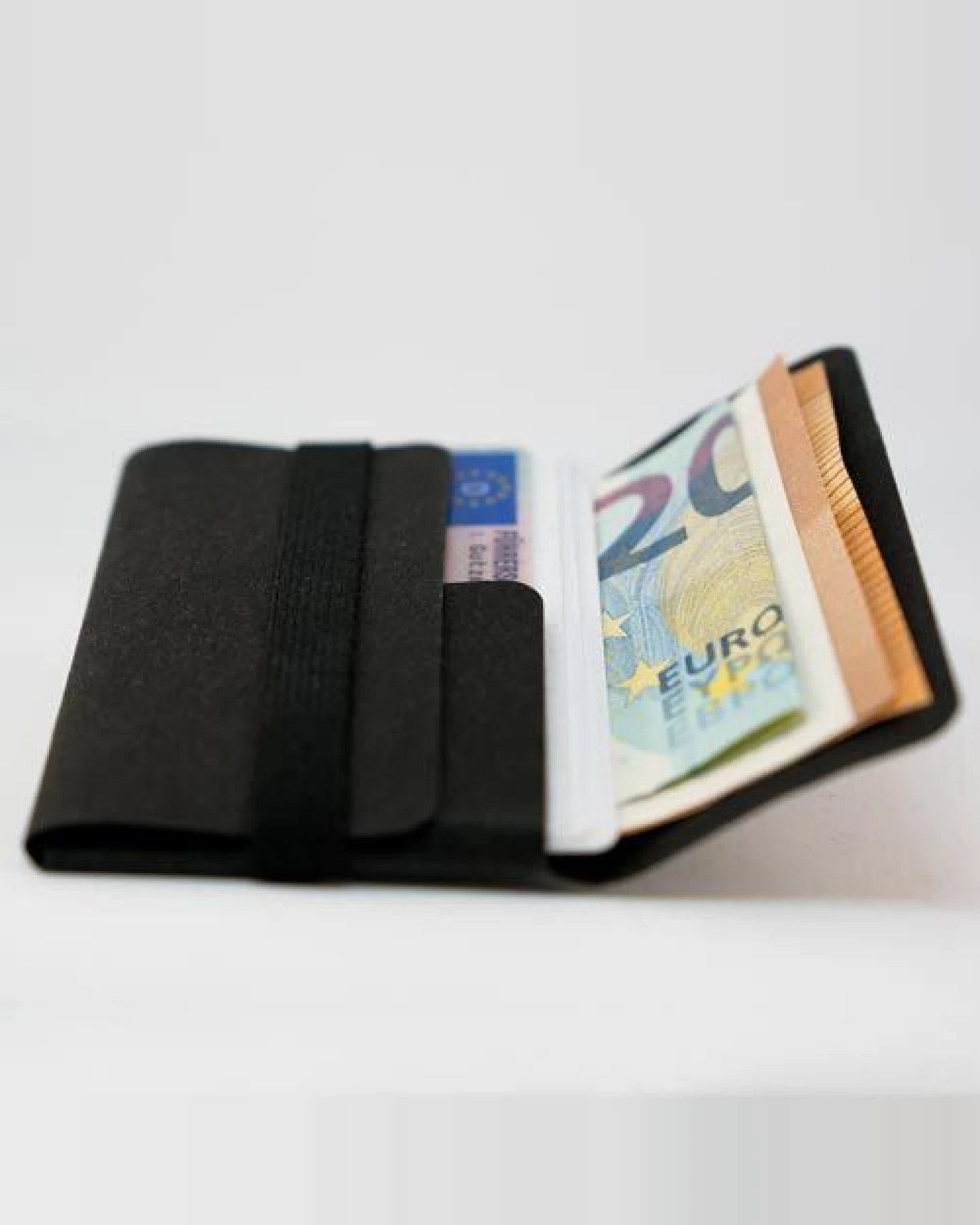 ANDERS & KOMISCH Minimalistisches Karten Portemonnaie mit Münzfach - A&K TINY Wallet Schwarz – Ansicht 2