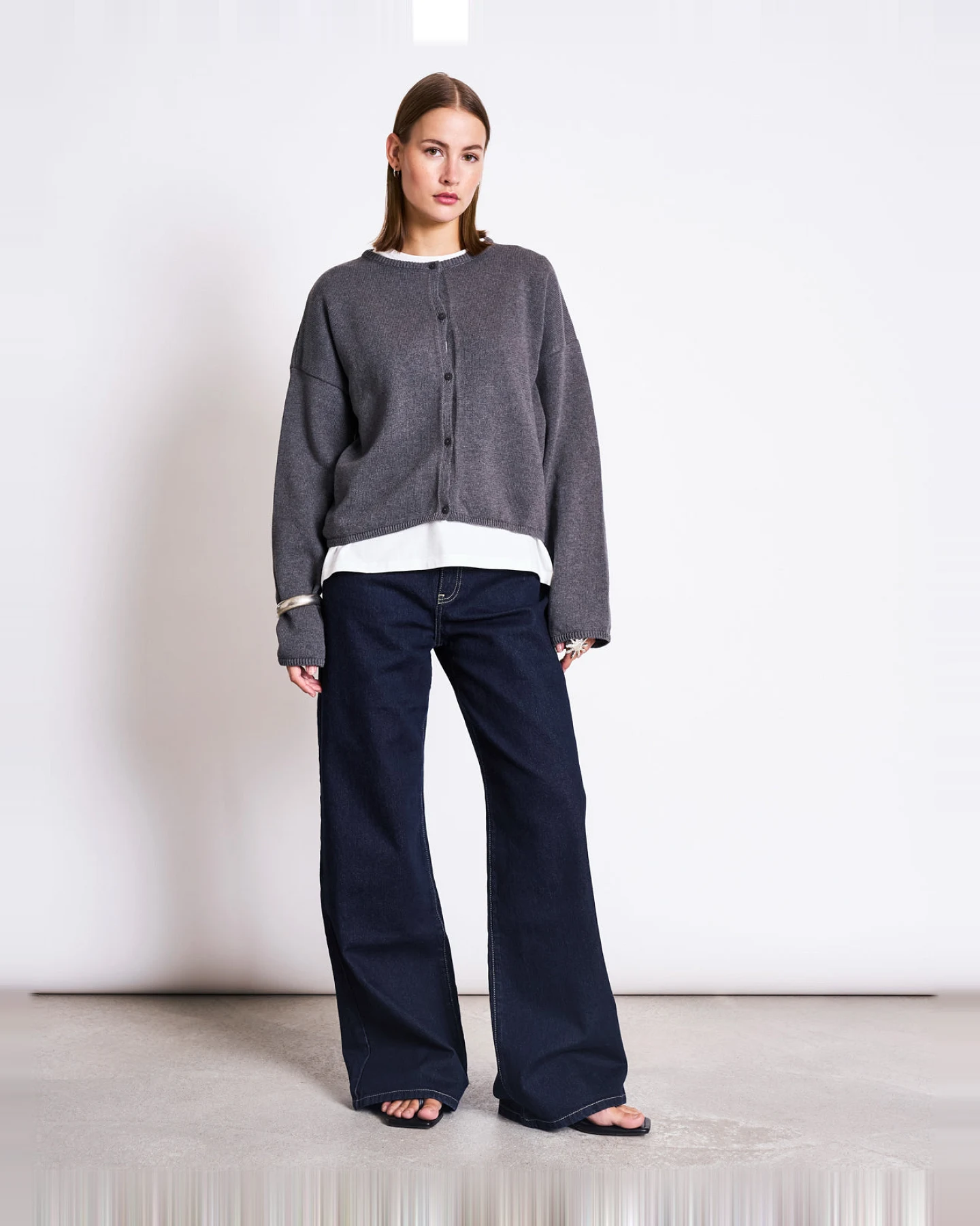 JAN 'N JUNE Damen vegan Strickjacke Light Asas Dunkelgrau – Ansicht 2