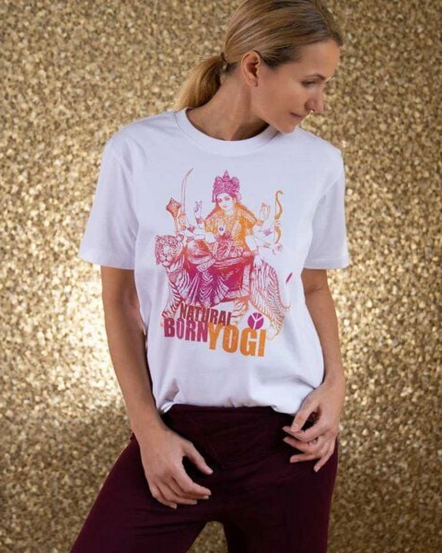 Natural Born Yogi Yoga T-Shirt organic - Delicious Durga – Ansicht 2