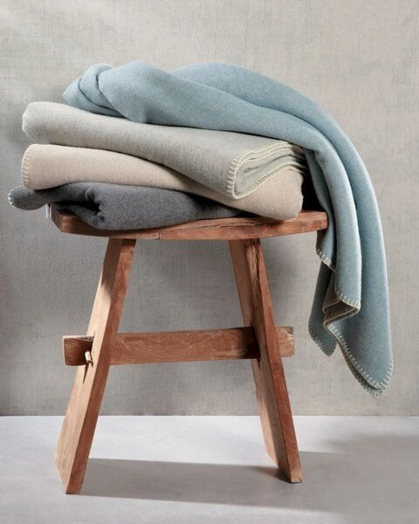 biederlack Wohndecke "Light Wool" 100 % Wolle ( 90 % recycelt) – Ansicht 2