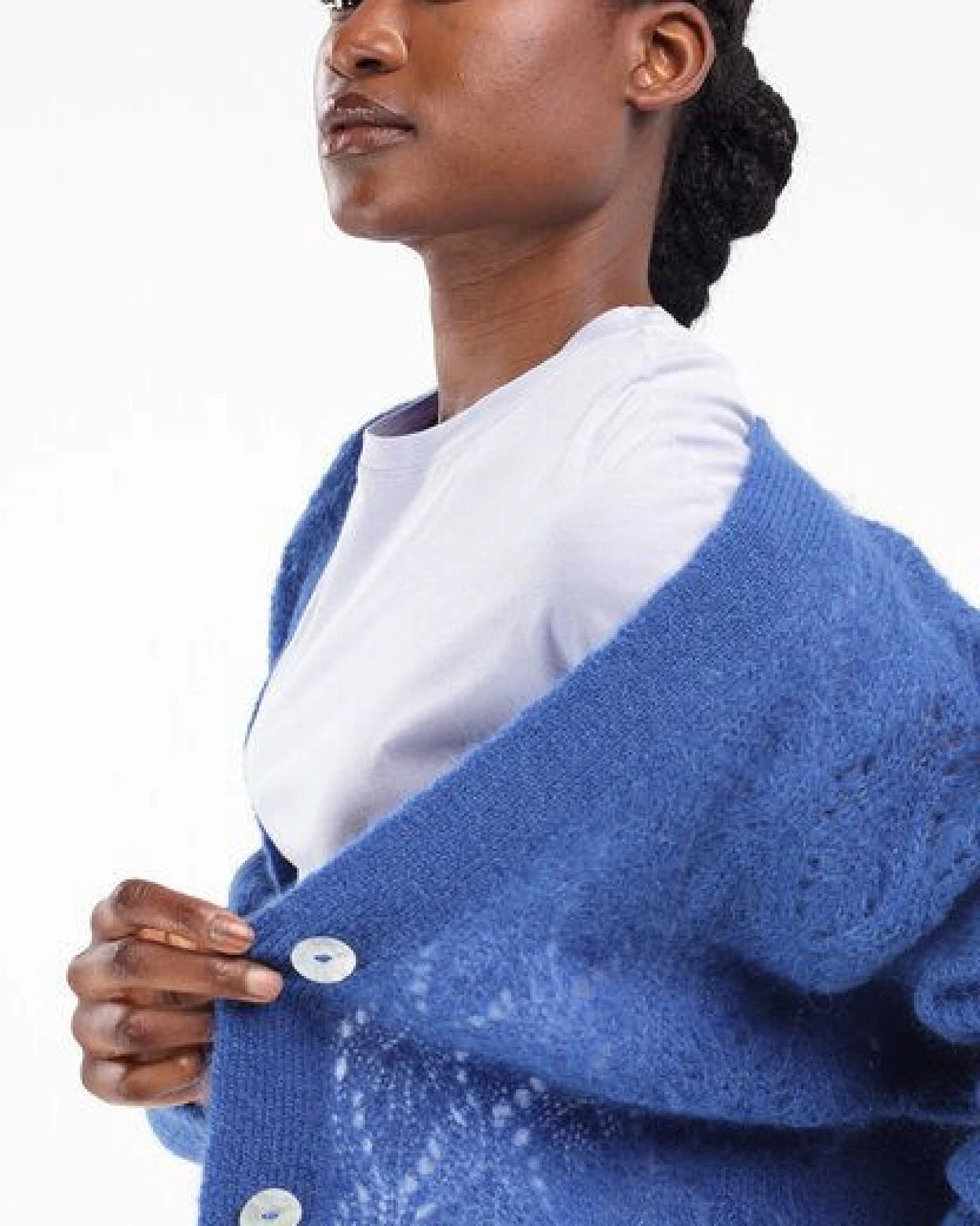 Alma & Lovis Sommer-Strickjacke aus Alpaka mit Ajourmuster – Ansicht 2