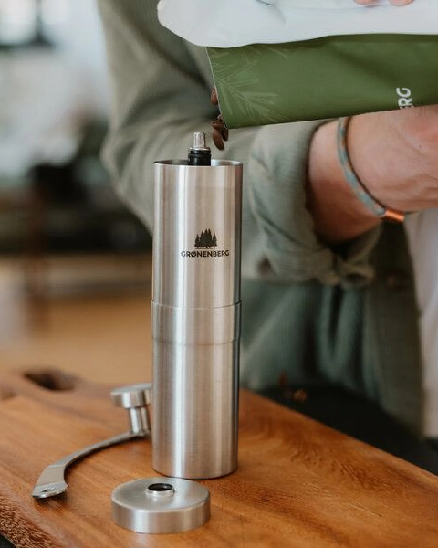GROENENBERG Manuelle Kaffeemühle aus Edelstahl – Ansicht 4