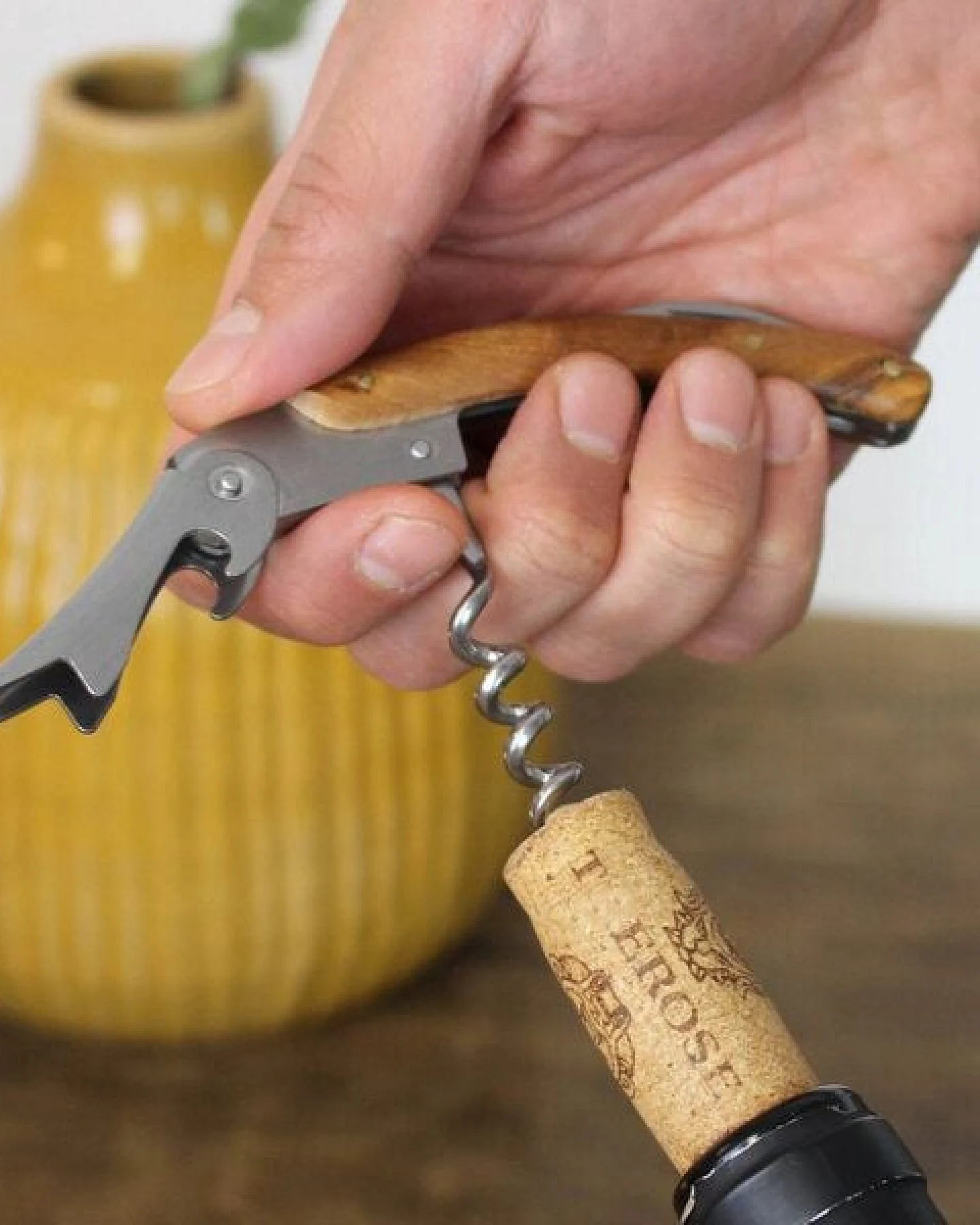 Mitienda Shop Korkenzieher aus Holz und Metall – Ansicht 3