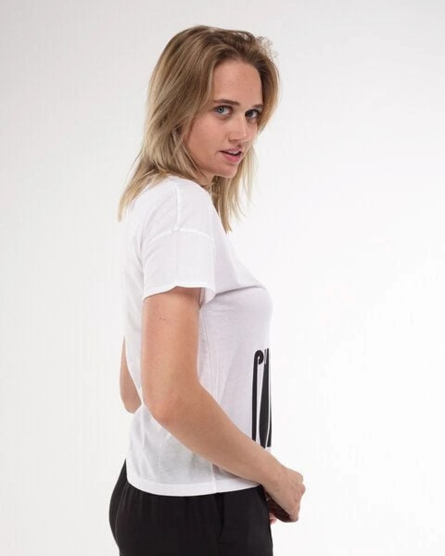 Alma & Lovis Lässiges T-Shirt mit Textprint im Loose Fit – Ansicht 4