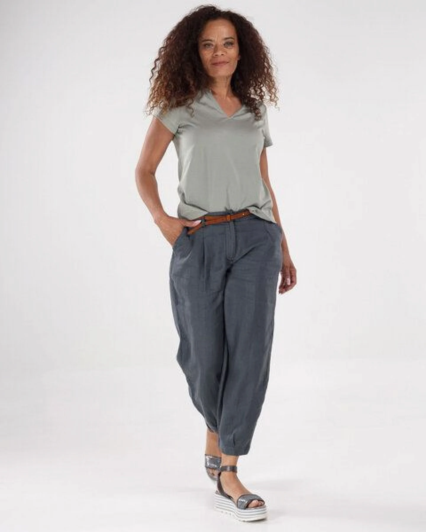 Alma & Lovis Kurzarmshirt im Blusen-Style aus Bio-Baumwolle – Ansicht 2