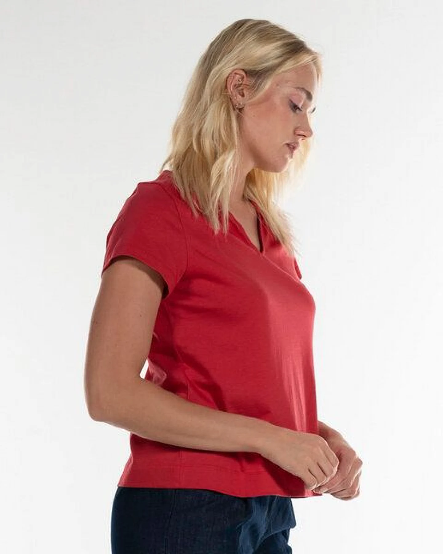 Alma & Lovis Kurzarmshirt im Blusen-Style aus Bio-Baumwolle – Ansicht 3
