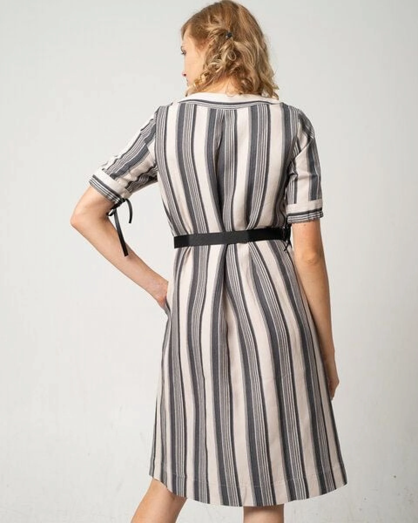 Alma & Lovis Streifen-Kleid aus Leinen und Tencel – Ansicht 4