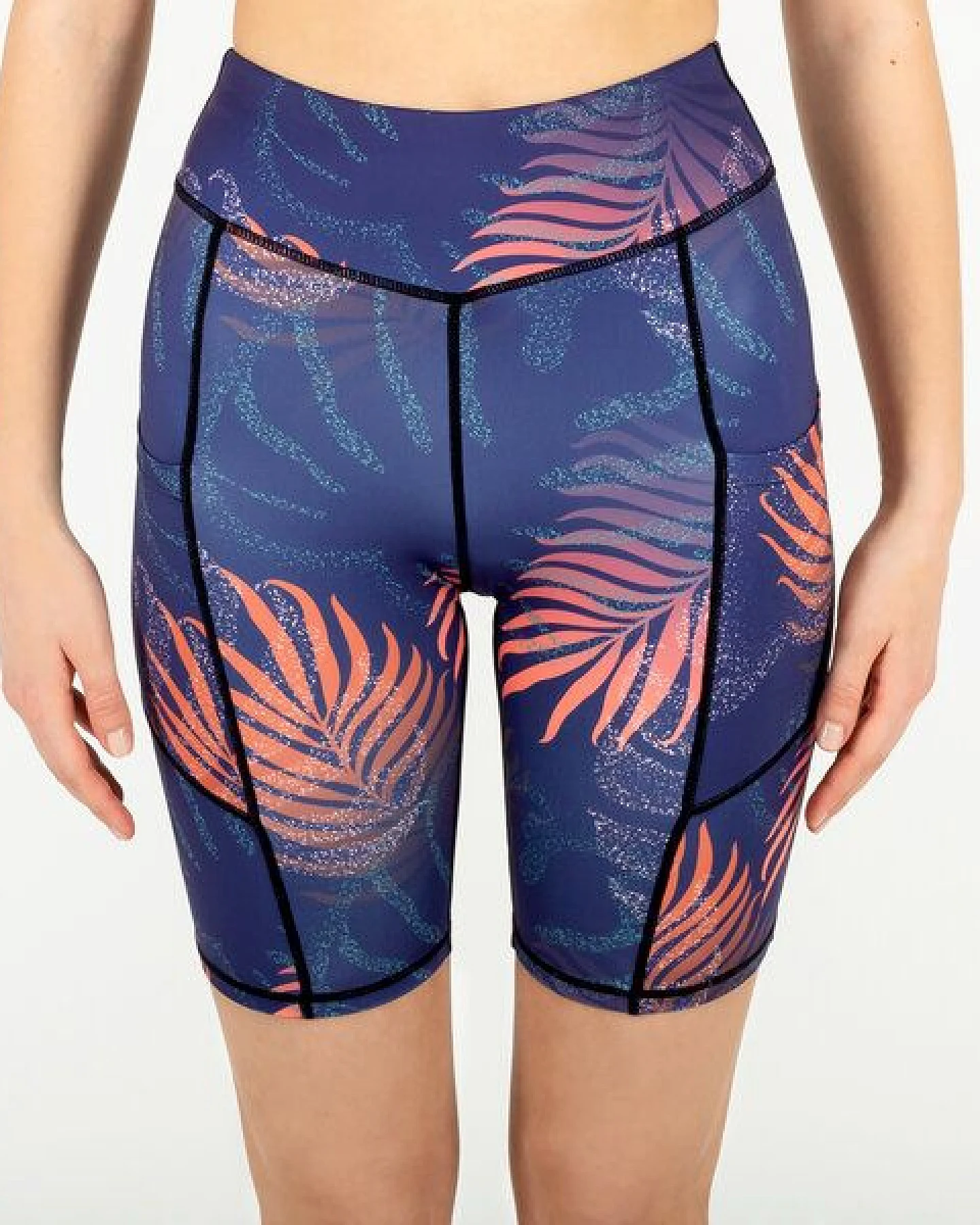 Yoga Hero Biker Shorts mit drei Eingrifftaschen – Ansicht 3