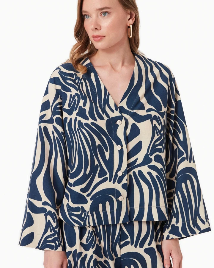 ORGANICATION Damen vegan Bluse Mit Muster Abstrakt