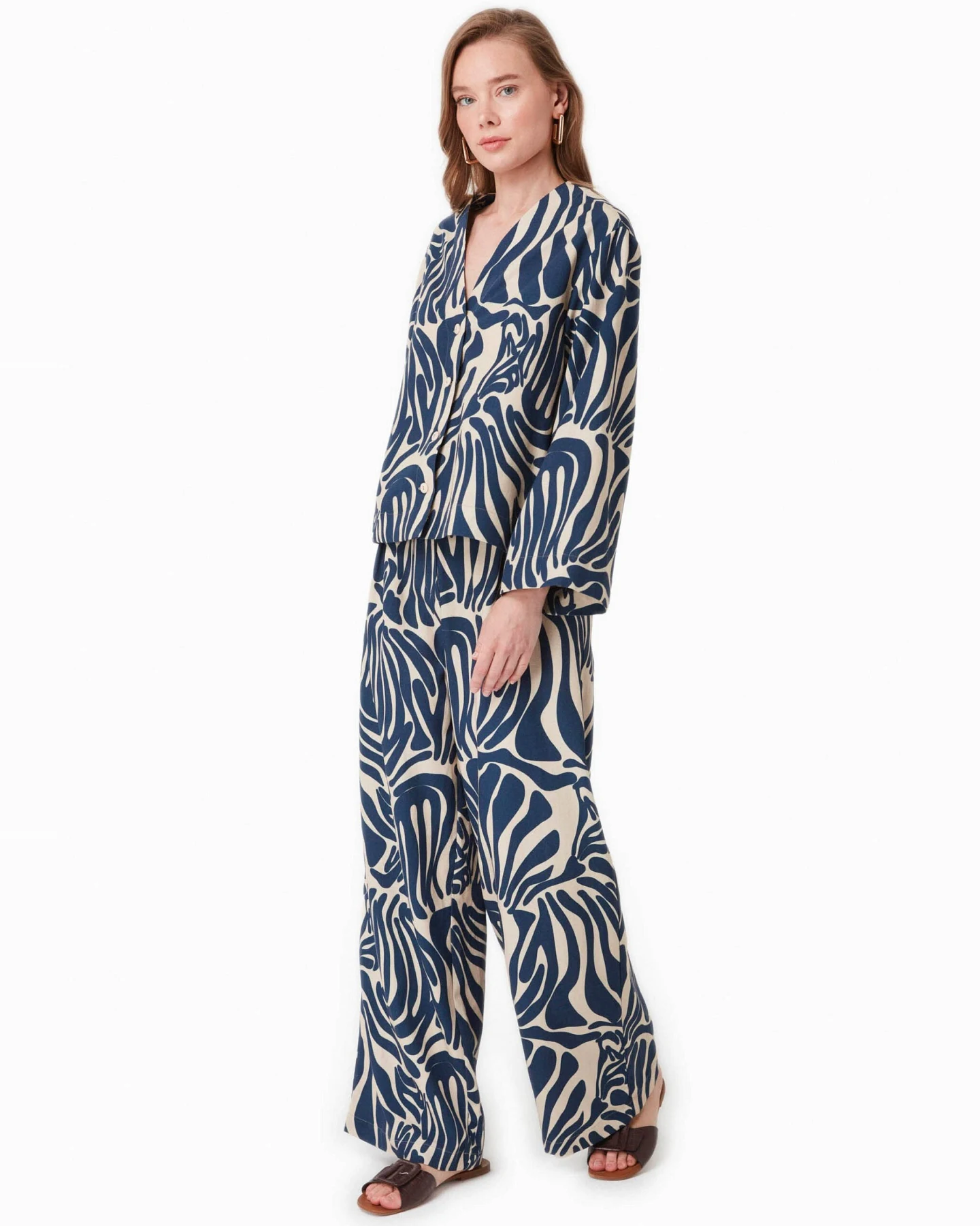 ORGANICATION Damen vegan Bluse Mit Muster Abstrakt – Ansicht 2