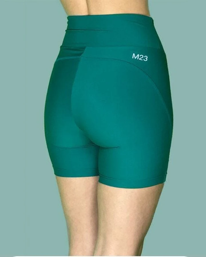 M23 Yoga Radlerhose aus recyceltem Nylon/Elastan, Modell "Sue"