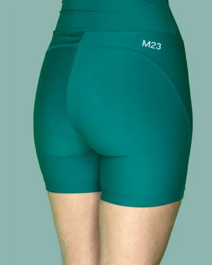 M23 Yoga Radlerhose aus recyceltem Nylon/Elastan, Modell "Sue"