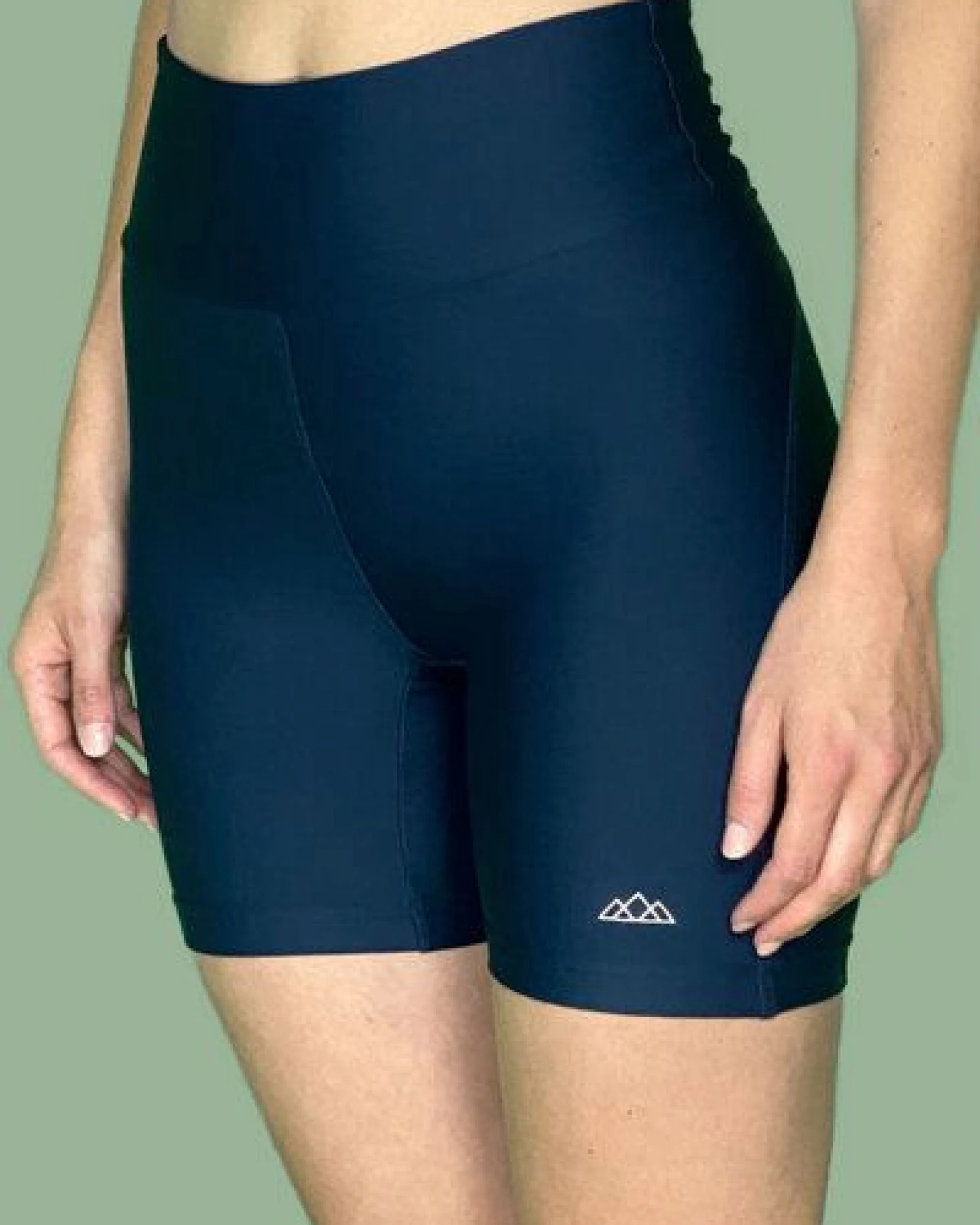 M23 Yoga Radlerhose aus recyceltem Nylon/Elastan, Modell "Sue" – Ansicht 3