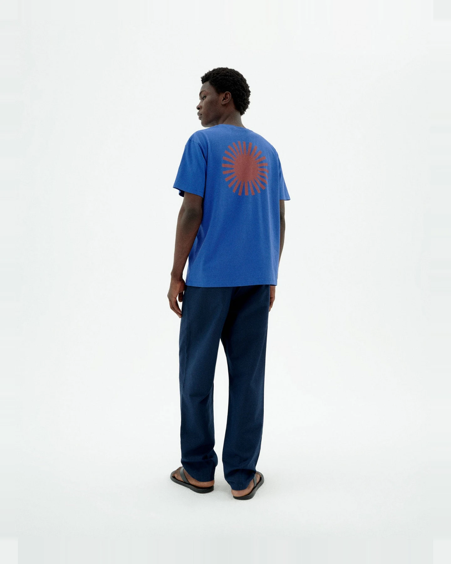 Thinking MU Herren vegan T-Shirt Sonne Blau Mit Braunem Rücken – Ansicht 2