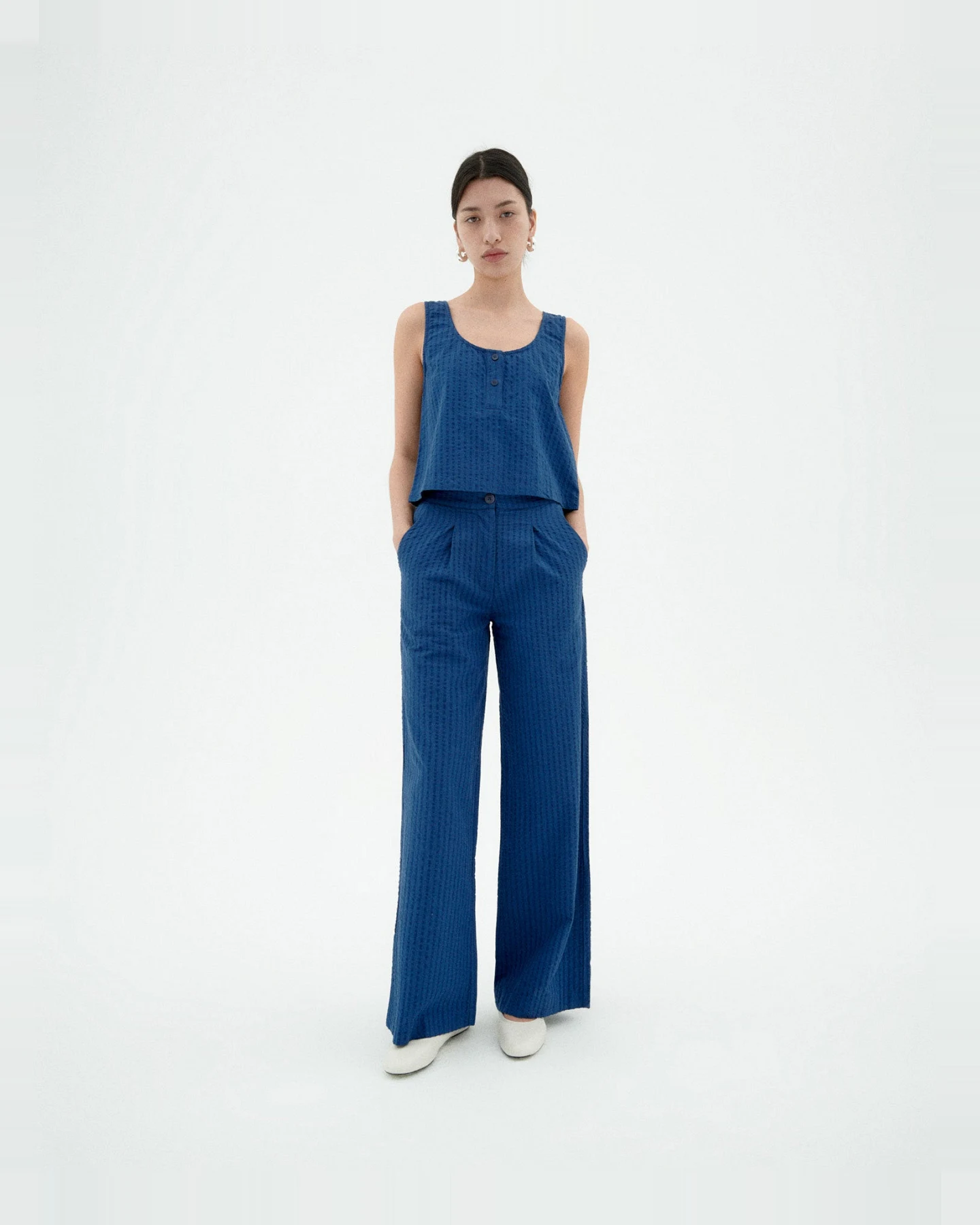 Thinking MU Damen vegan Hose Seersucker Manolita Blau – Ansicht 2