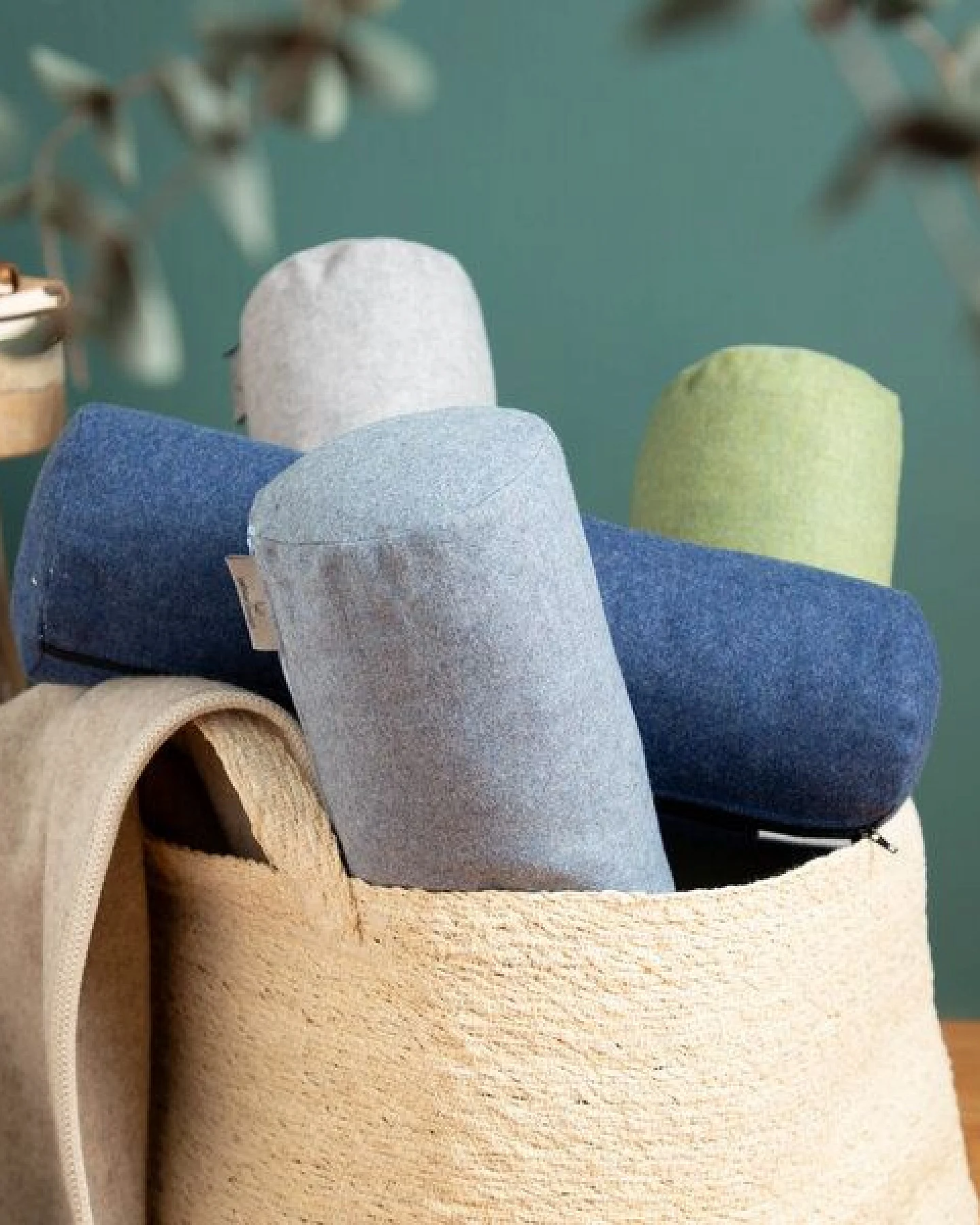 nahtur-design Nackenrolle aus Merinoloden – Ansicht 4