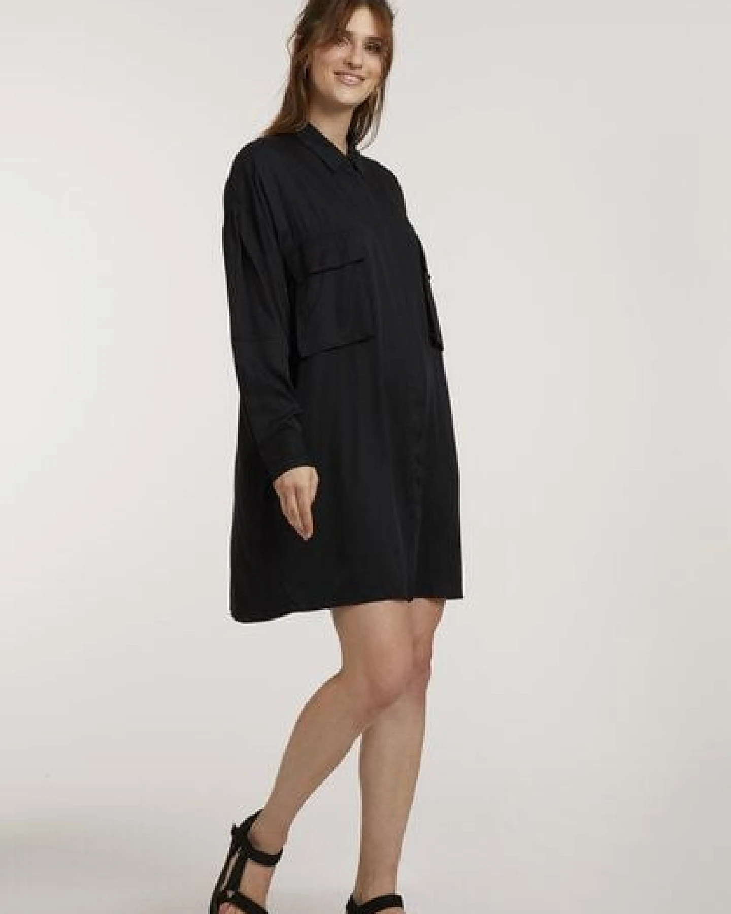 ThokkThokk TT92 Worker Shirt Kleid aus Lenzing ECOVERO – Ansicht 4
