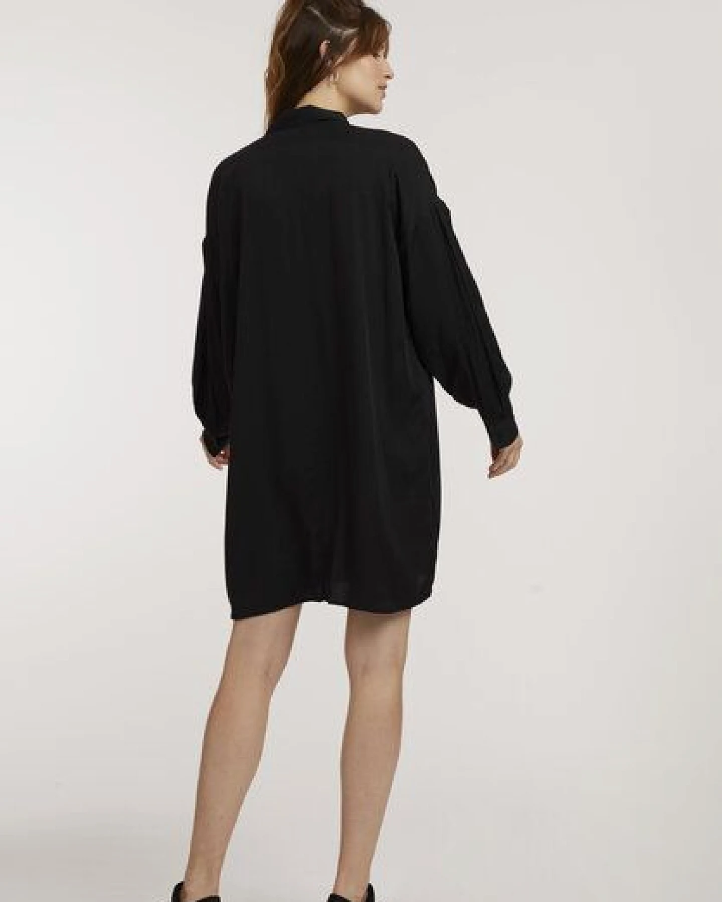 ThokkThokk TT92 Worker Shirt Kleid aus Lenzing ECOVERO – Ansicht 3