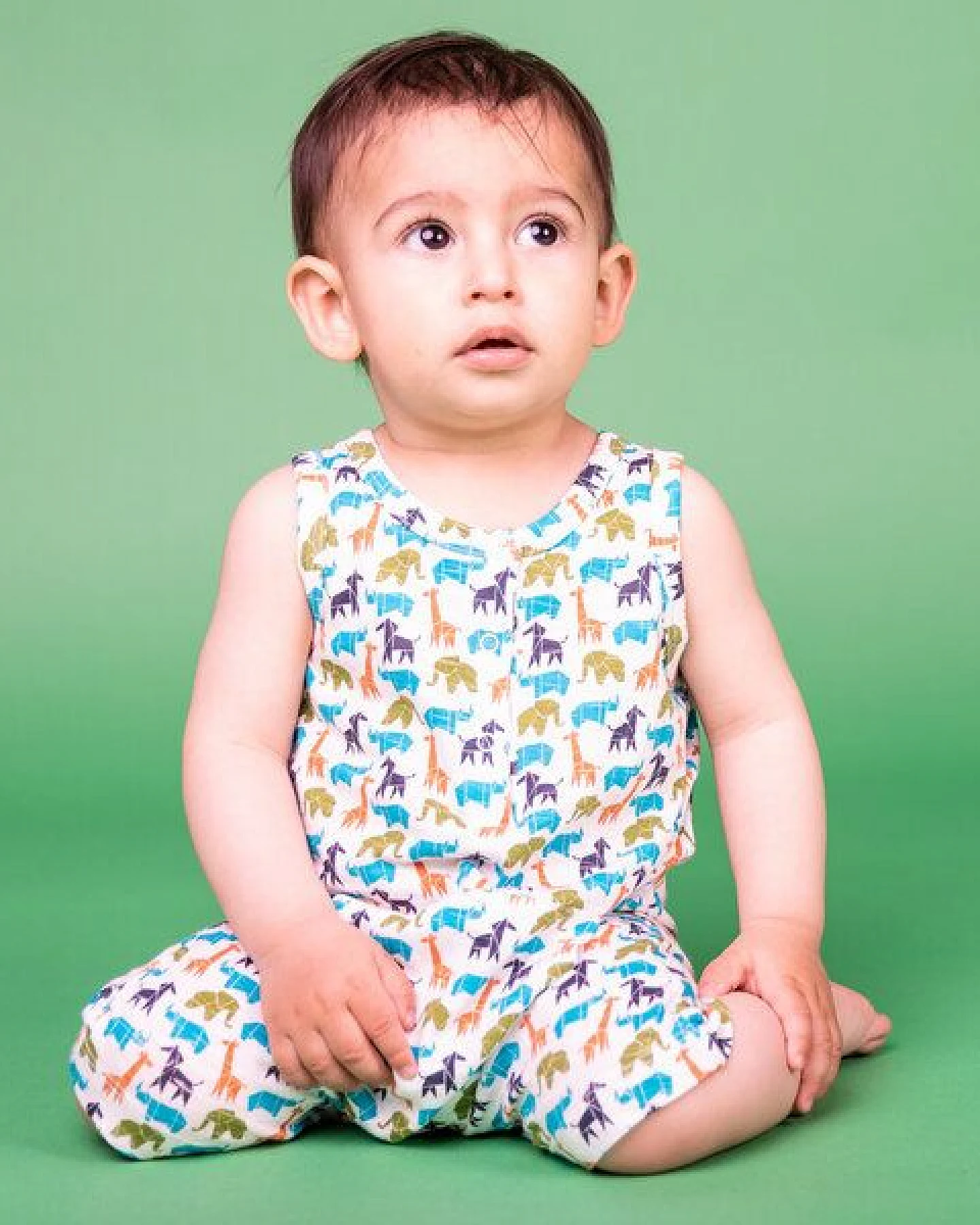 Sense Organics & friends in cooperation with GARY MASH Baby Kurzoverall bunte Tiere aus Biobaumwolle – Ansicht 2
