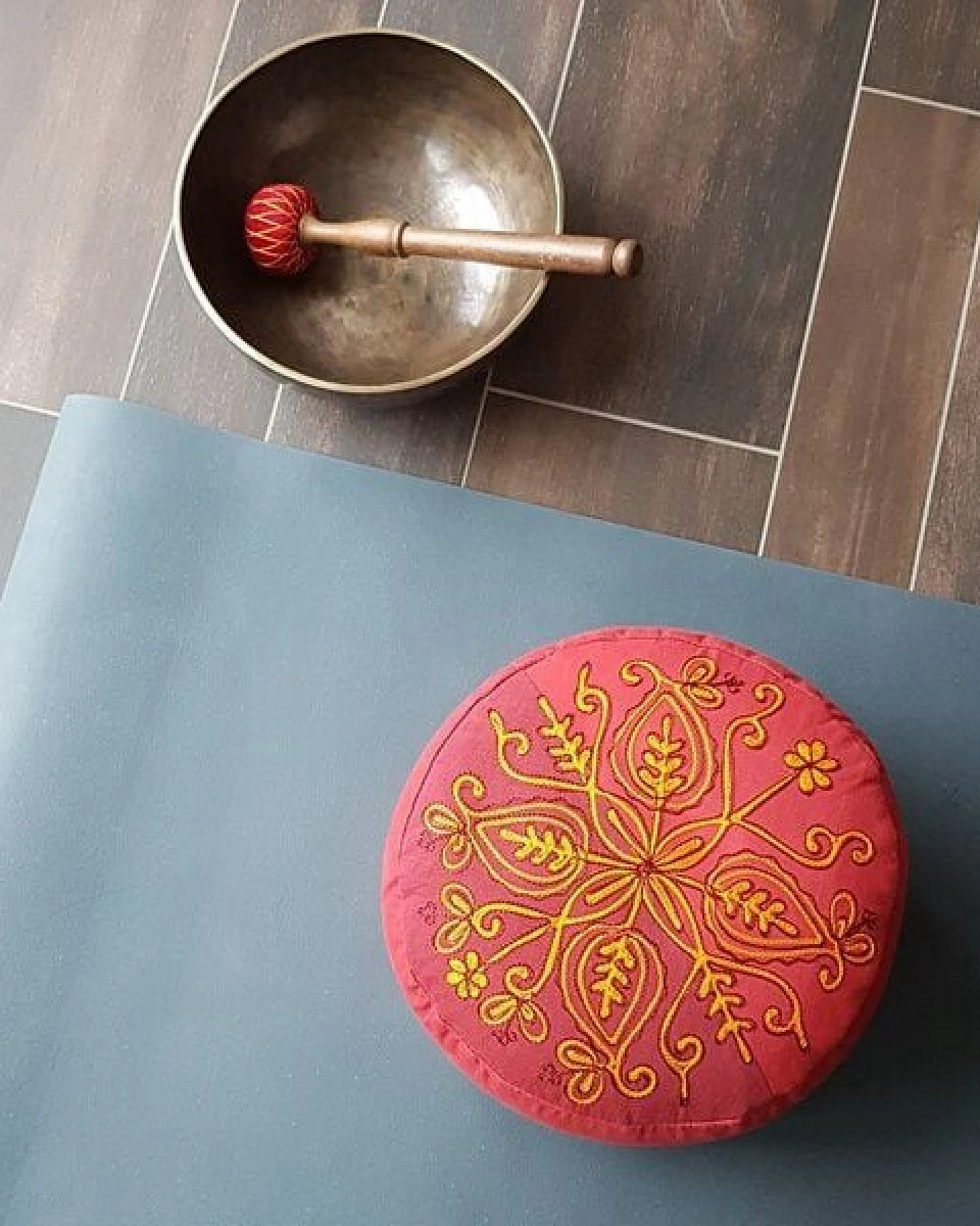 Frida Feeling Yoga/Mediations -Sitzkissen aus Baumwolle mit Stickerei (Höhe 10cm, verschiedene Farben) – Ansicht 2