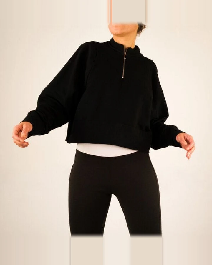 keijn ZIP Kurzer Pullover mit Kragendetail