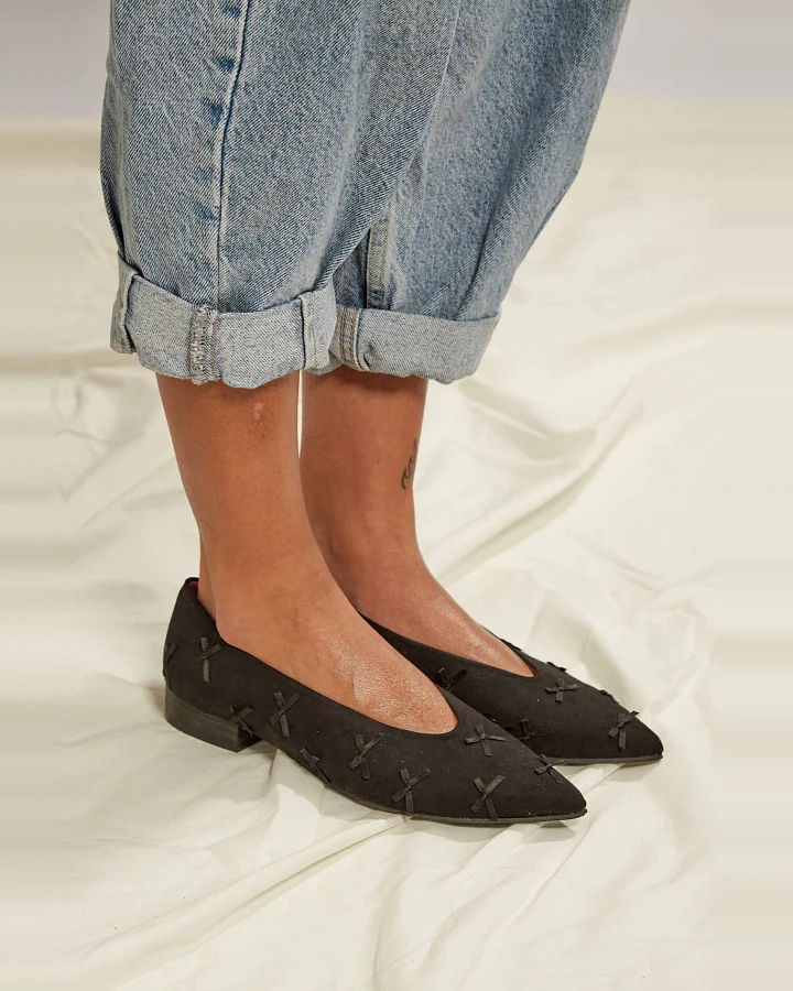 Momoc Damen vegan Flache Schwarze Schleife