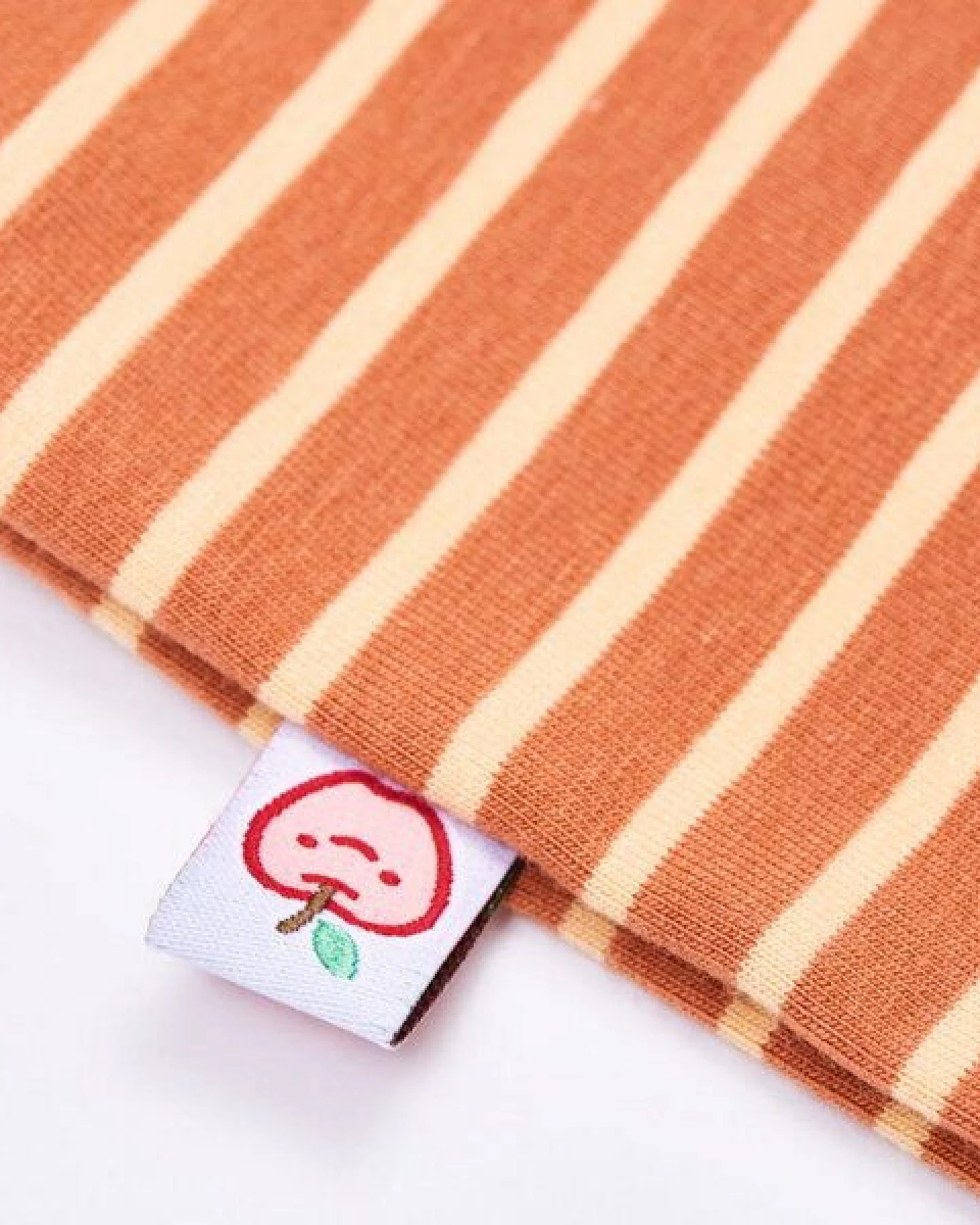 Cheeky Apple Ärmelloser Strampler "Streifen Karamell" aus Bio-Baumwolle – Ansicht 4