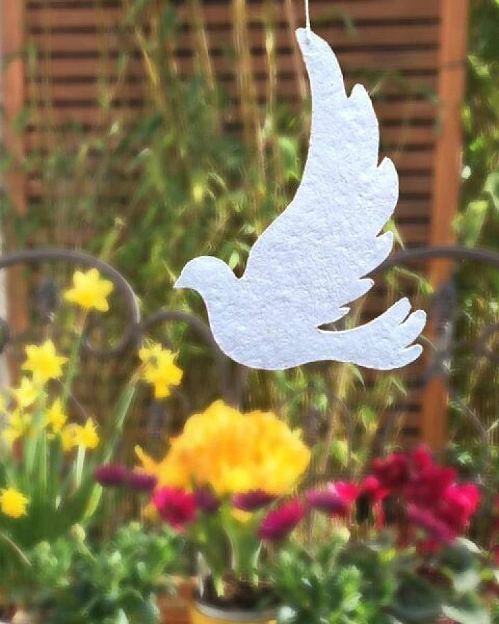 Sundara Fensterschmuck "Weisse Taube" aus Recycling Baumwoll-Papiermaché