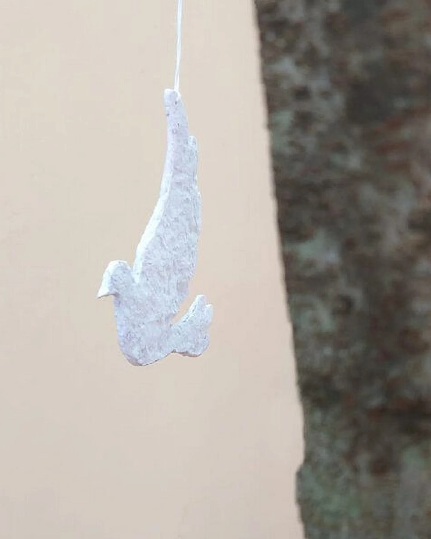 Sundara Fensterschmuck "Weisse Taube" aus Baumwoll-Papiermaché – Ansicht 4