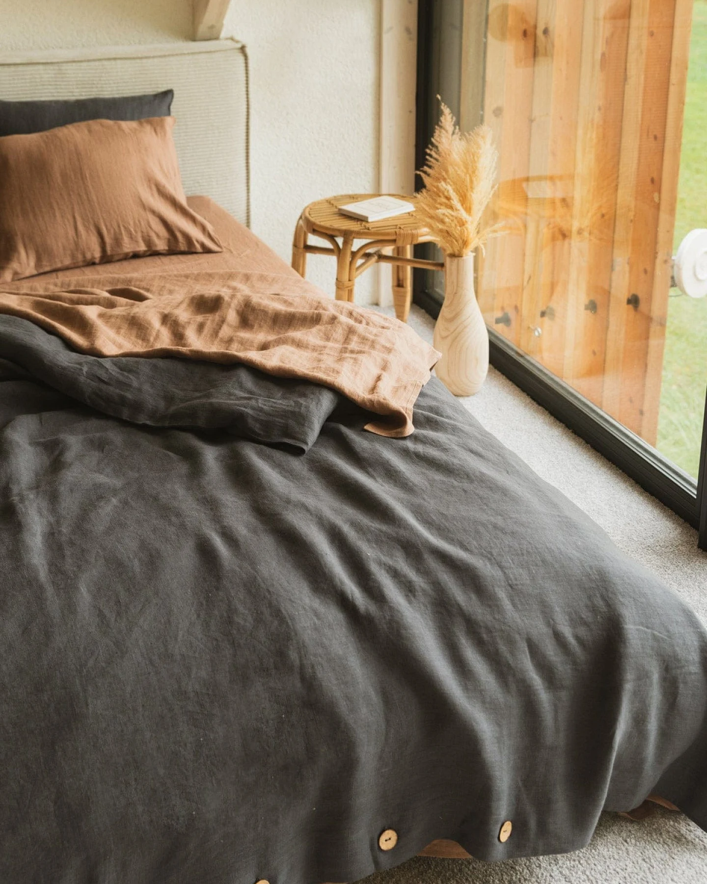 AmourLinen unisex vegan Flaches Laken Holzkohle – Ansicht 2