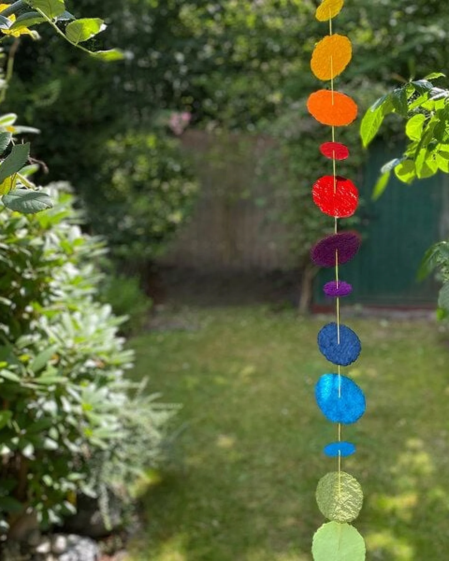 Sundara Deko-Girlande "Cascade Rainbow" aus handgeschöpftem Baumwollpapier – Ansicht 3