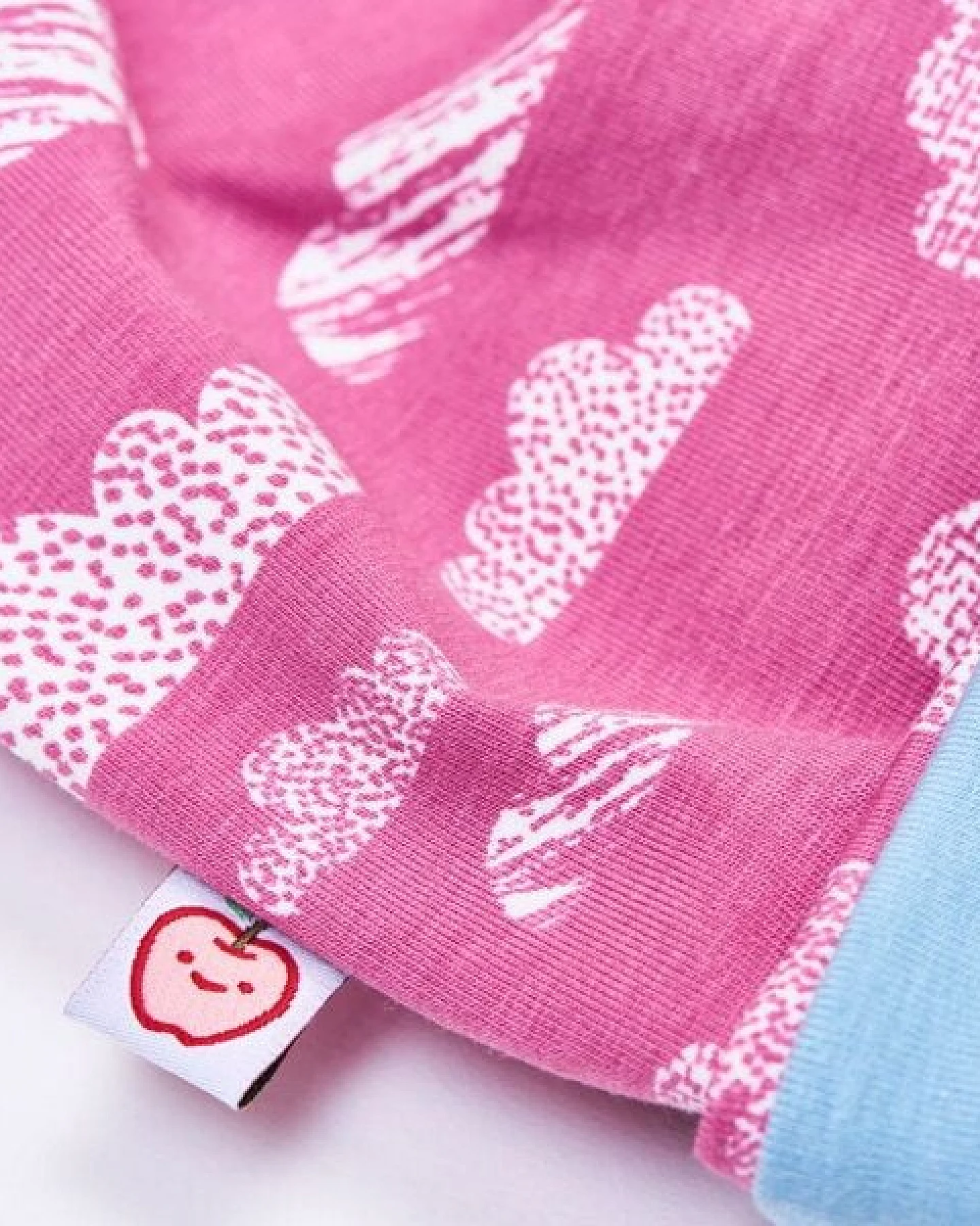 Cheeky Apple Beanie-Haube "Wolken Vintage Rose" aus Bio-Baumwolle – Ansicht 4