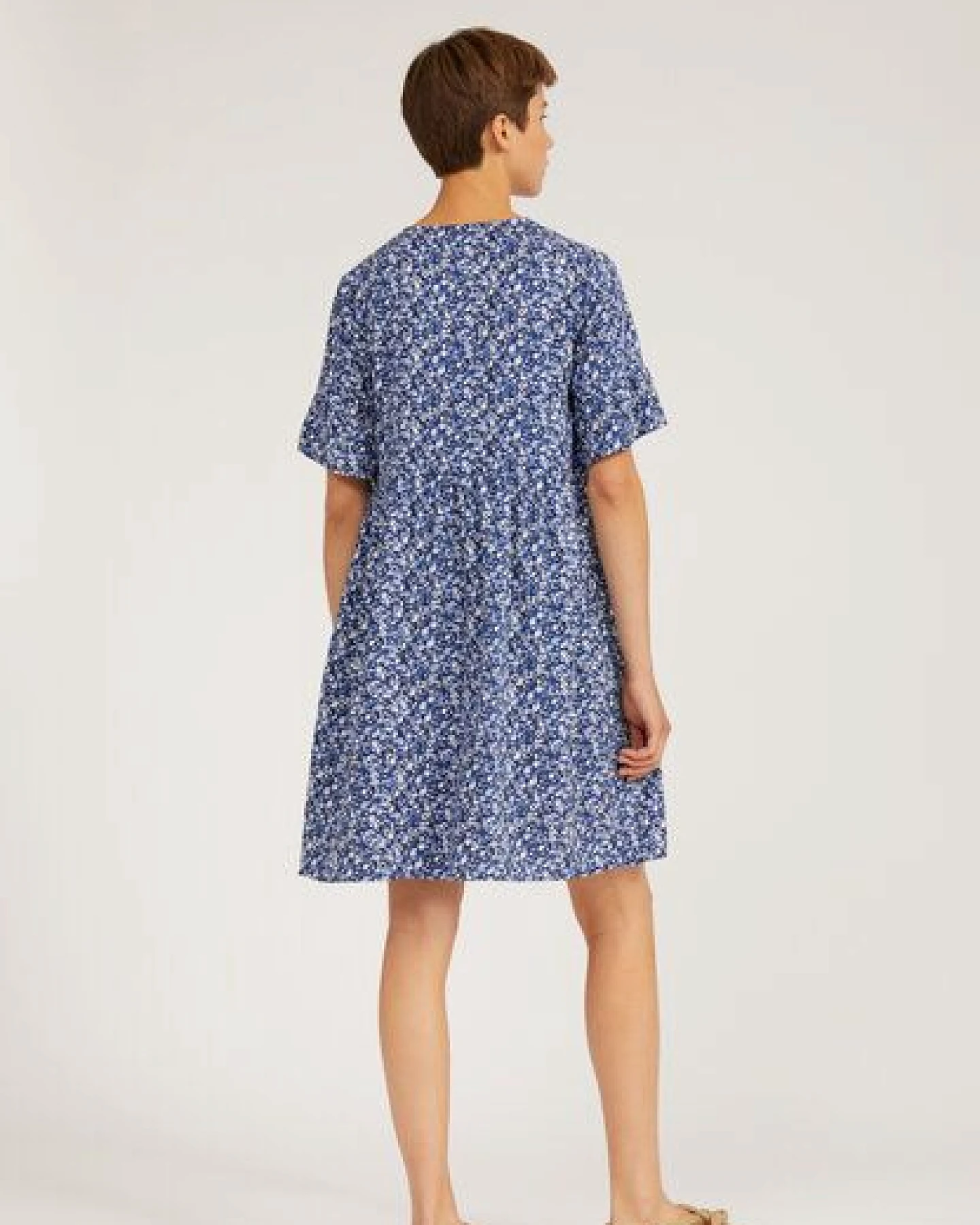 ARMEDANGELS AAINO MIDSUMMER NIGHT - Damen Kleid aus LENZING ECOVERO – Ansicht 2