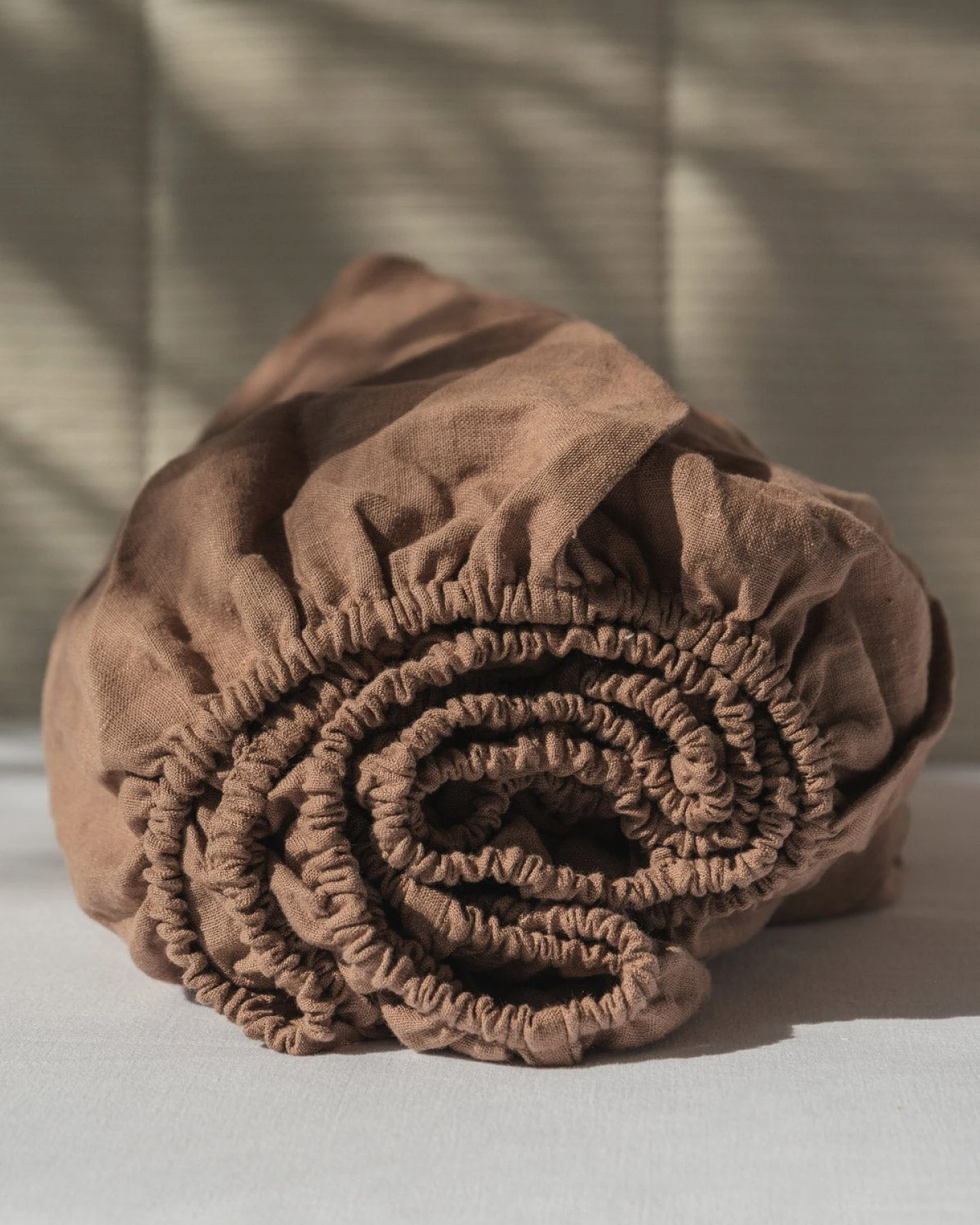 AmourLinen unisex vegan Spannbetttuch Rosy Brown – Ansicht 2