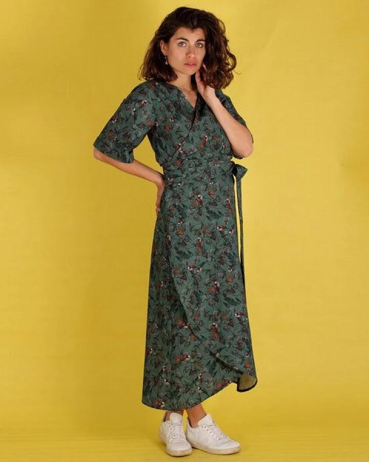 ManduTrap Wickelkleid "Lilla" aus Biobaumwolle kbA mit Vogel-Blättermuster