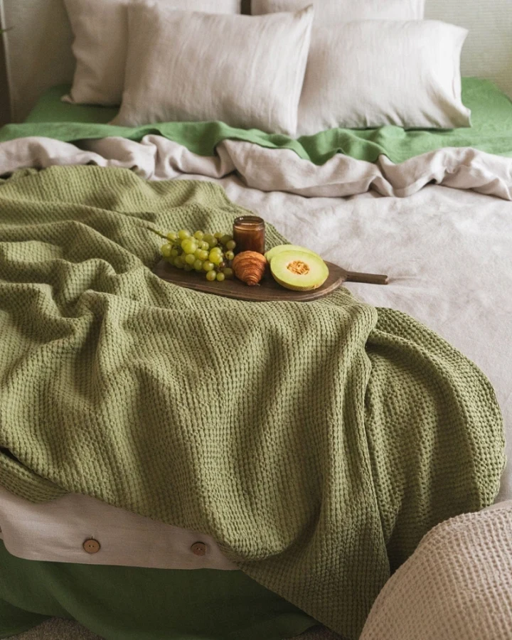 AmourLinen unisex vegan Decke Waffel Moosgrün