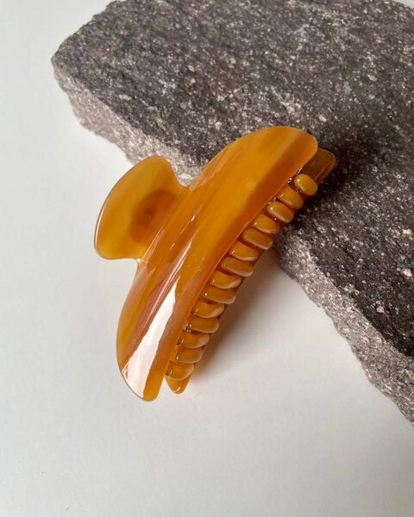 JAN N JUNE Haarklammer MIDI CLAW aus Acetat – Ansicht 2