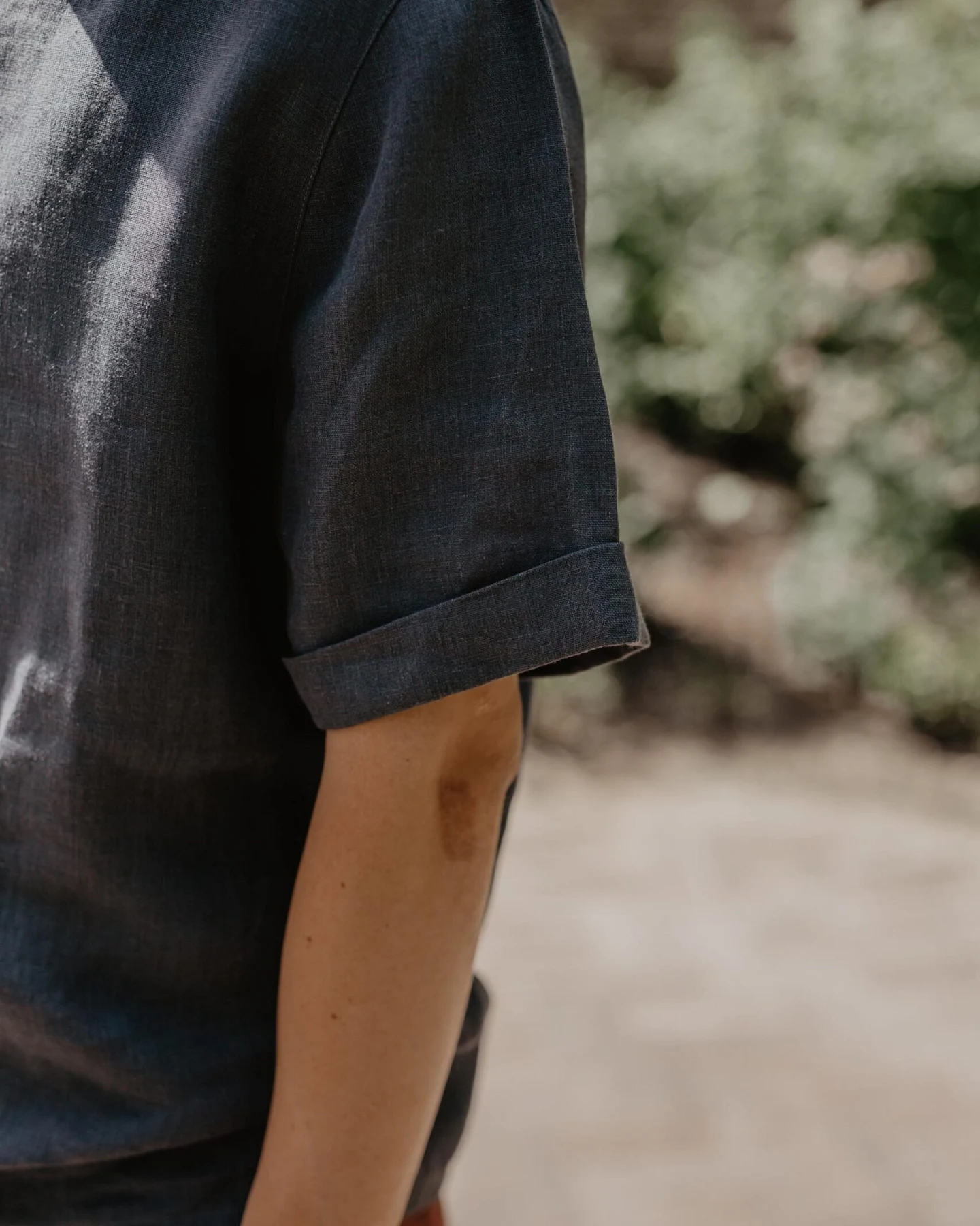AmourLinen Herren vegan Top Atlas Holzkohle – Ansicht 2