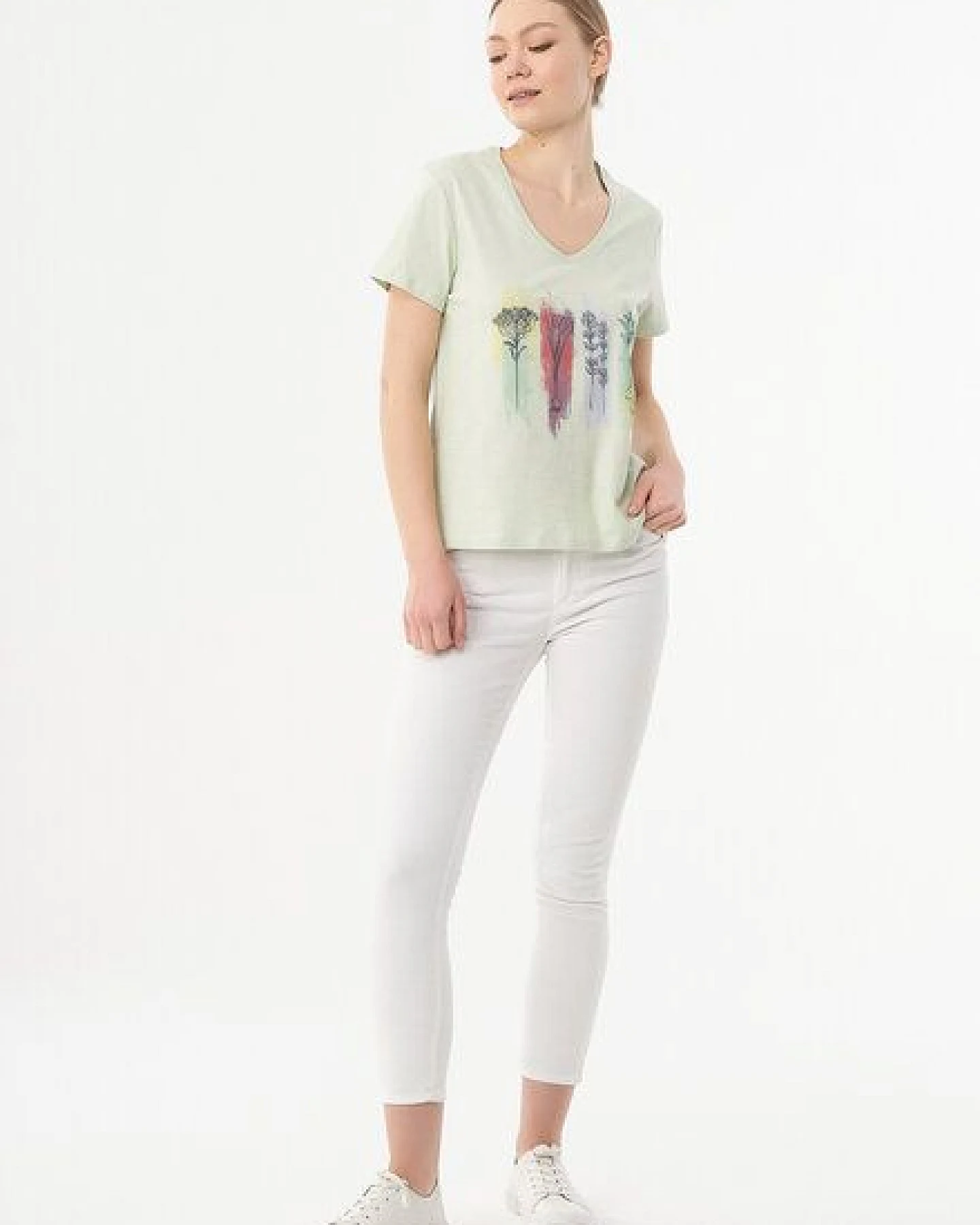 ORGANICATION T-Shirt aus Bio-Baumwolle mit Blumen-Print – Ansicht 2