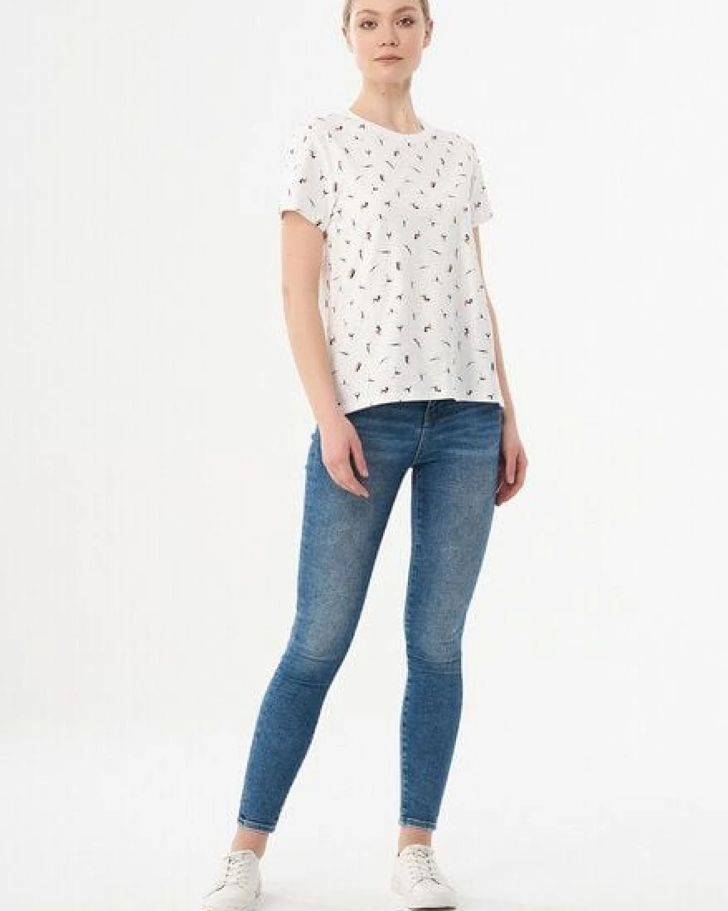 ORGANICATION Damen T-Shirt aus Bio-Baumwolle mit Allover-Print – Ansicht 2