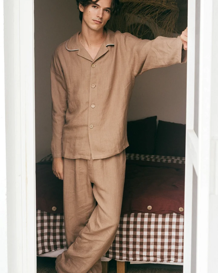 AmourLinen Herren vegan Set Pyjama Klassisch Harry Rosig Braun